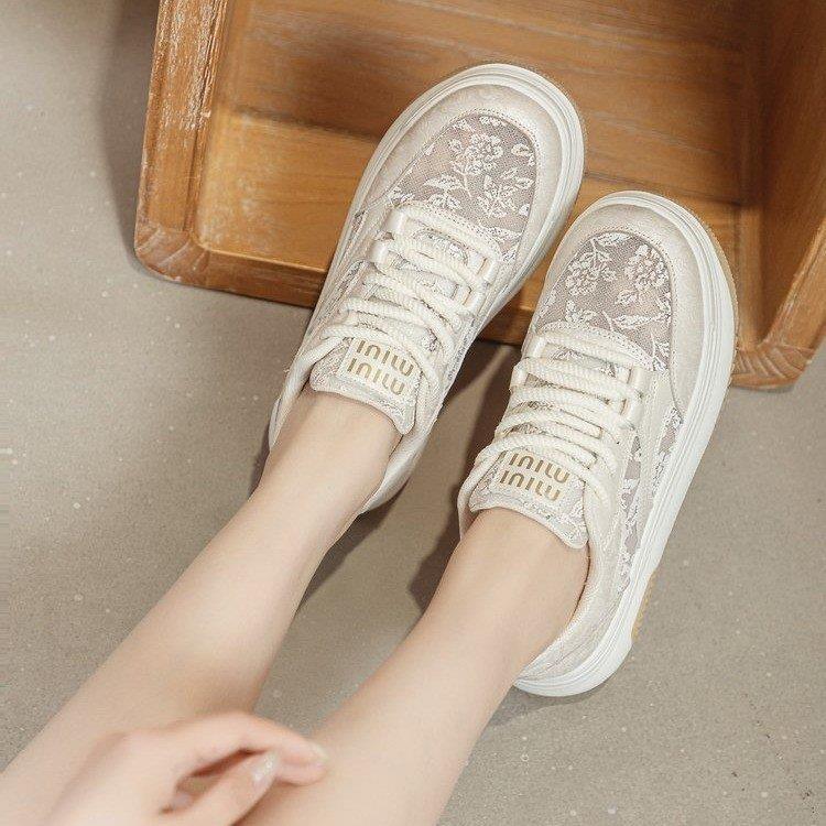 Damen Sneakers mit filigranem Blumenmotiv und gepolsterter Sohle Echo Archiv