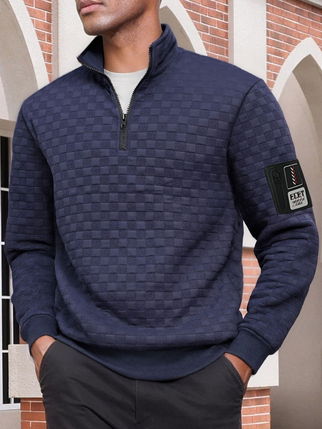 Herren strukturierter Stehkragen-Halbzip-Pullover mit Karosteppung, elastischen Bündchen und Ärmel-Patch – Norvane