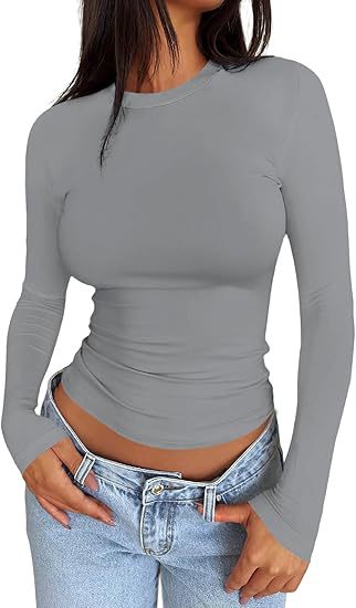 Damen Körpernahes Langarmshirt im Cropped-Look mit verlängerten Ärmeln und Daumenloch – Avérine