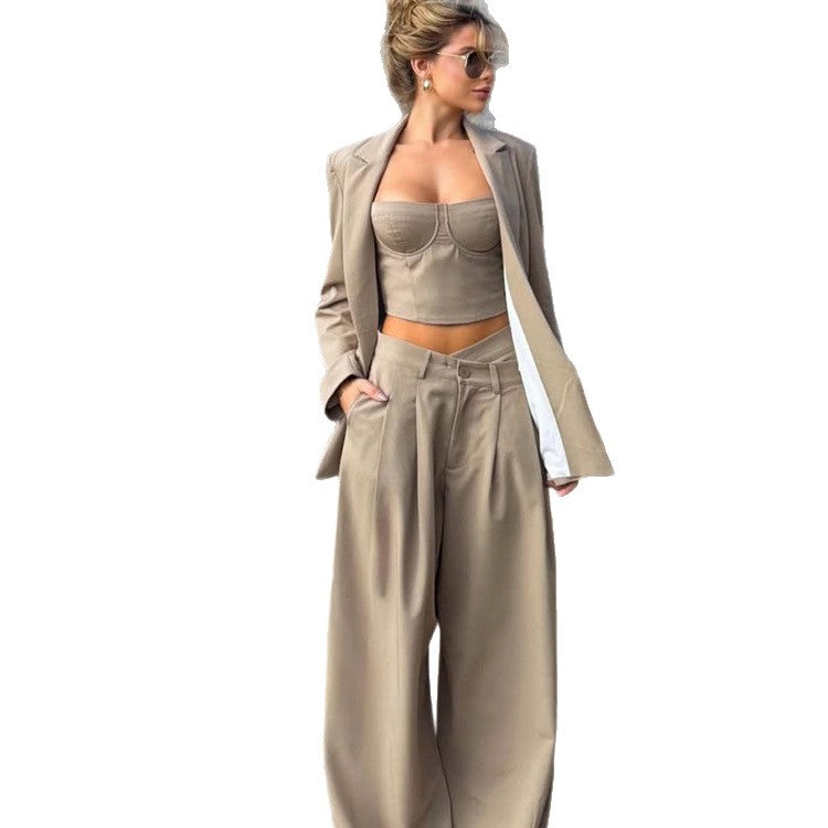Damen Dreiteiliges Tailoring-Set mit Korsagen-Top, Oversized-Blazer und plissierter Weitbein-Hose Echoarchiv
