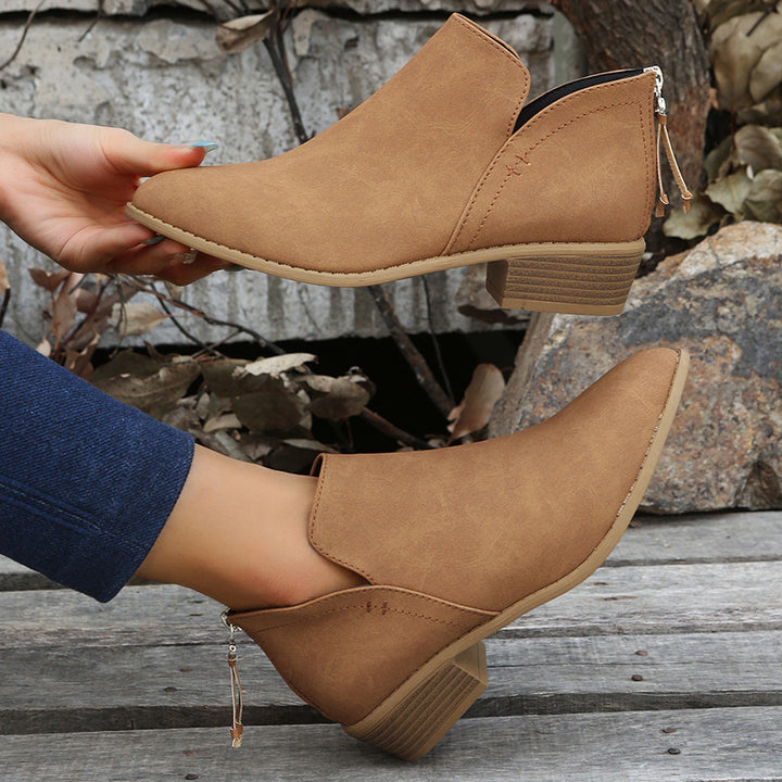 Damen nan V‑Cut Ankleboots aus softem Microvelours mit gestapeltem Blockabsatz und ergonomischem Komfortfußbett Echo Archiv