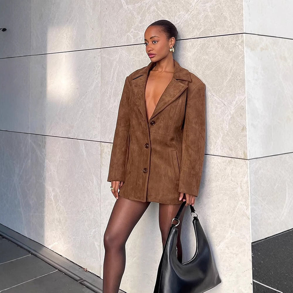 Damen Kurzer Veloursleder-Mantel im Blazerstil mit kastiger Oversize-Silhouette und Reverskragen Echoarchiv