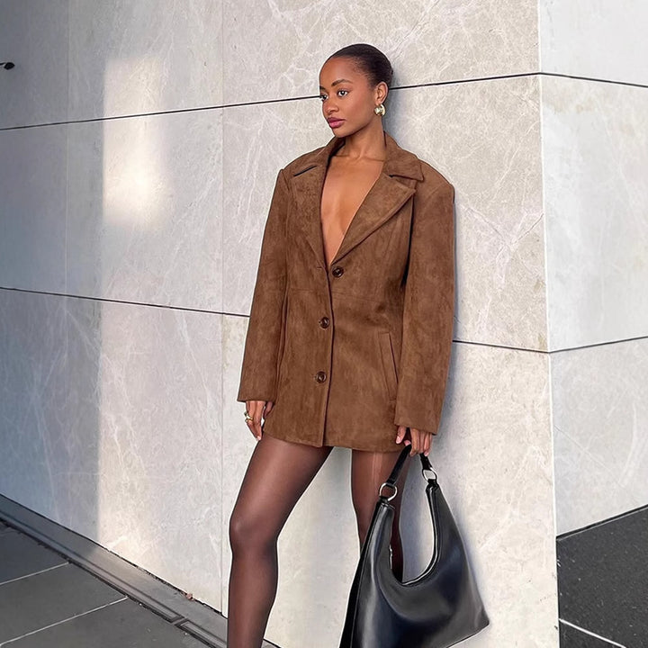 Damen Kurzer Veloursleder-Mantel im Blazerstil mit kastiger Oversize-Silhouette und Reverskragen Echoarchiv