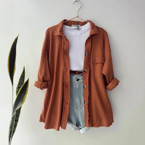 Damen Oversized Cordhemdjacke aus Breitcord mit Brusttasche und Holzknöpfen Echoarchiv