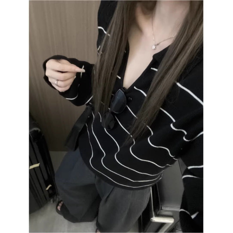 Damen Lässiger Oversize‑Strickpullover mit Polokragen und feiner Querstreifenoptik Echoarchiv