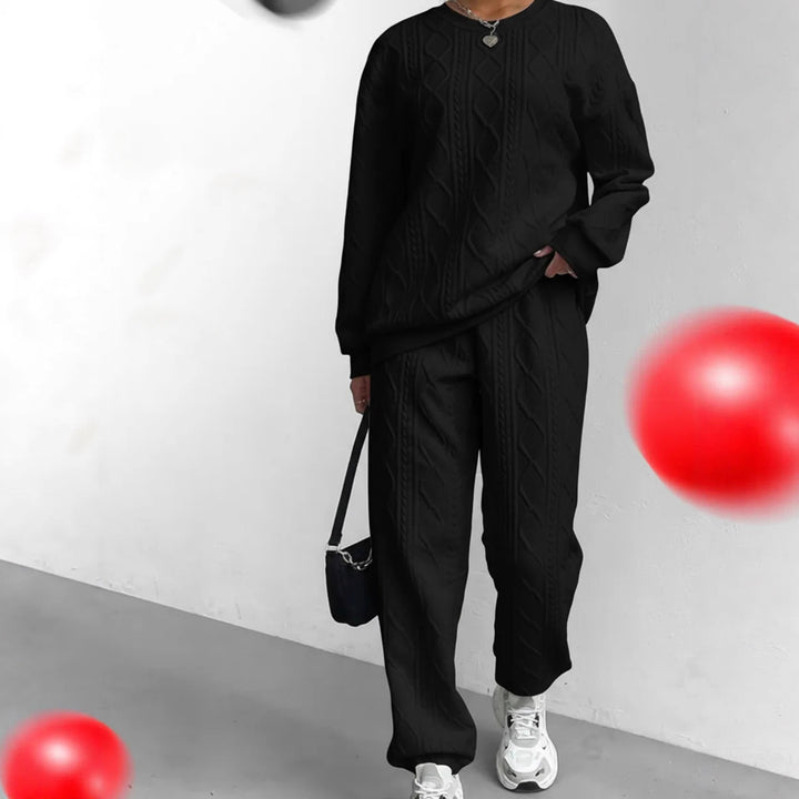 Damen gestricktes Cable-Lounge-Set mit weichem Rundhalspullover und hochgeschnittener weiter Hose – Mavelle