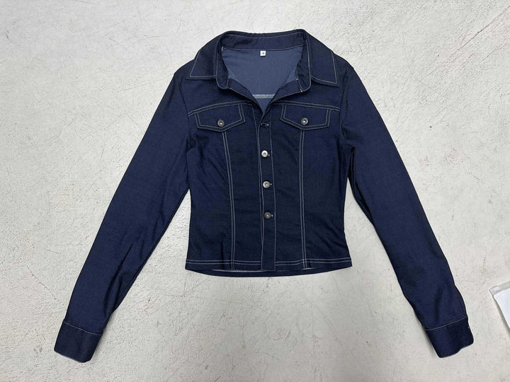 Damen nan taillierte Jeansjacke mit markanten Kontrastnähten, Brusttaschen und figurformender Schnittführung Echo Archiv