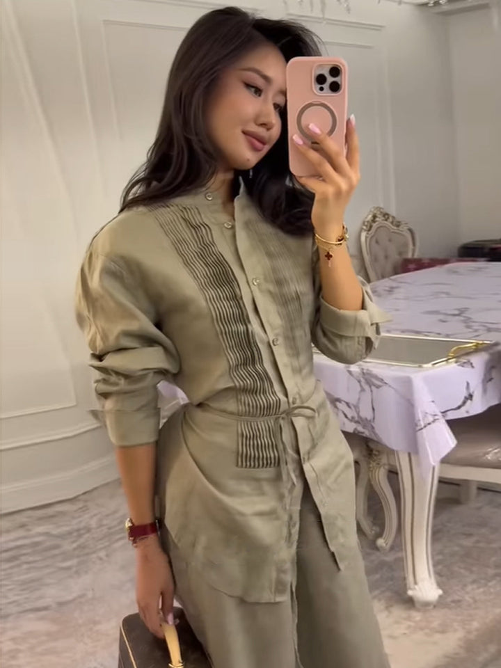 Damen Lange Hemdbluse mit feinen Biesen, Stehkragen und Bindegürtel Echoarchiv