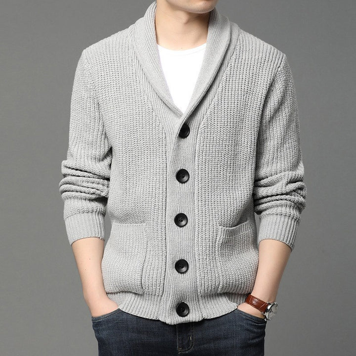 Herren Grobstrick-Cardigan mit Schalkragen, aufgesetzten Taschen und Knopfleiste Echo Archiv