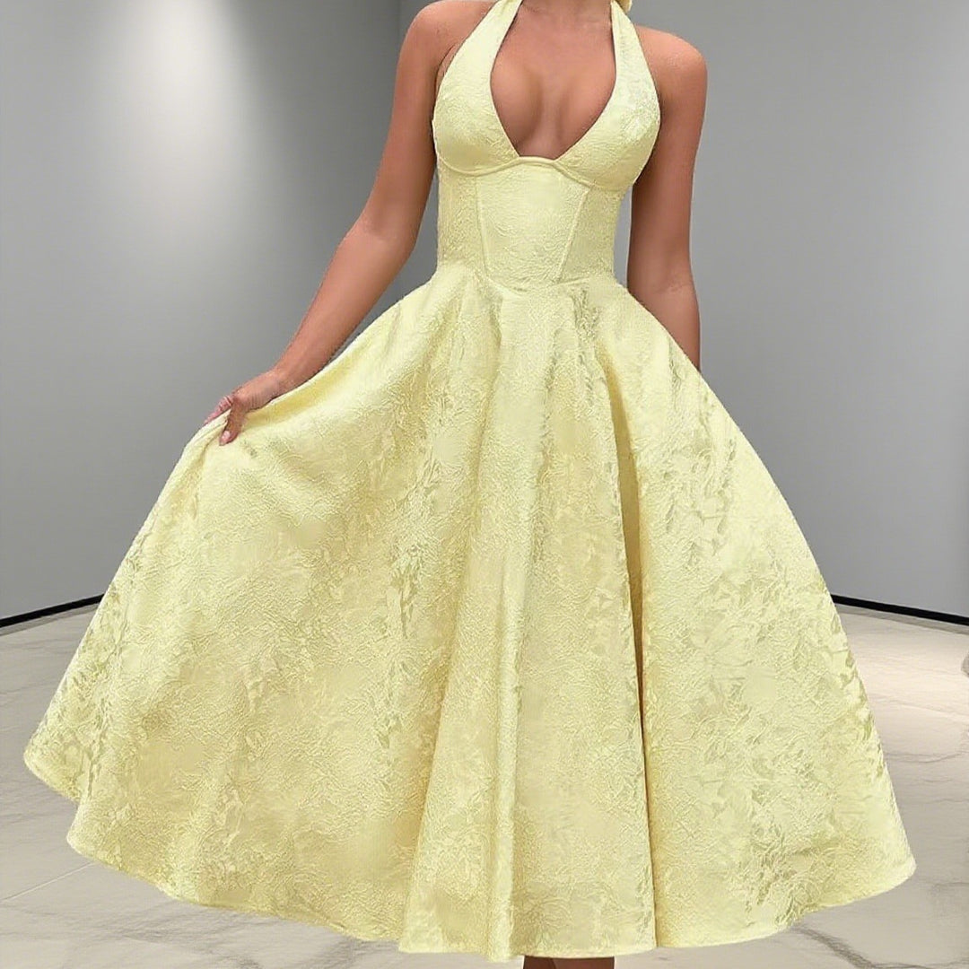 Damen Elegantes Hochzeitskleid mit schwingendem Rock und tiefem V-Ausschnitt Echo Archiv