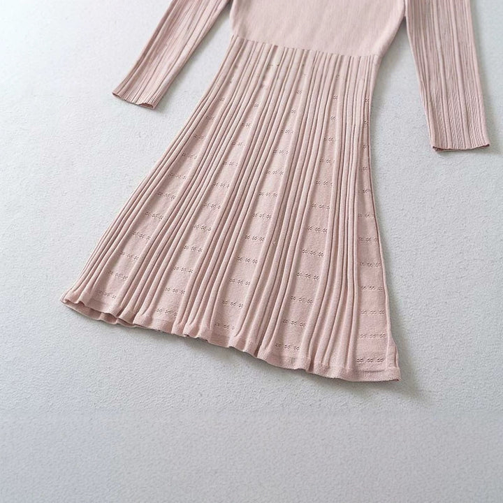 Damen Figurbetontes Feinstrick-Midikleid mit eckigem Ausschnitt und plissiertem Rock Echoarchiv