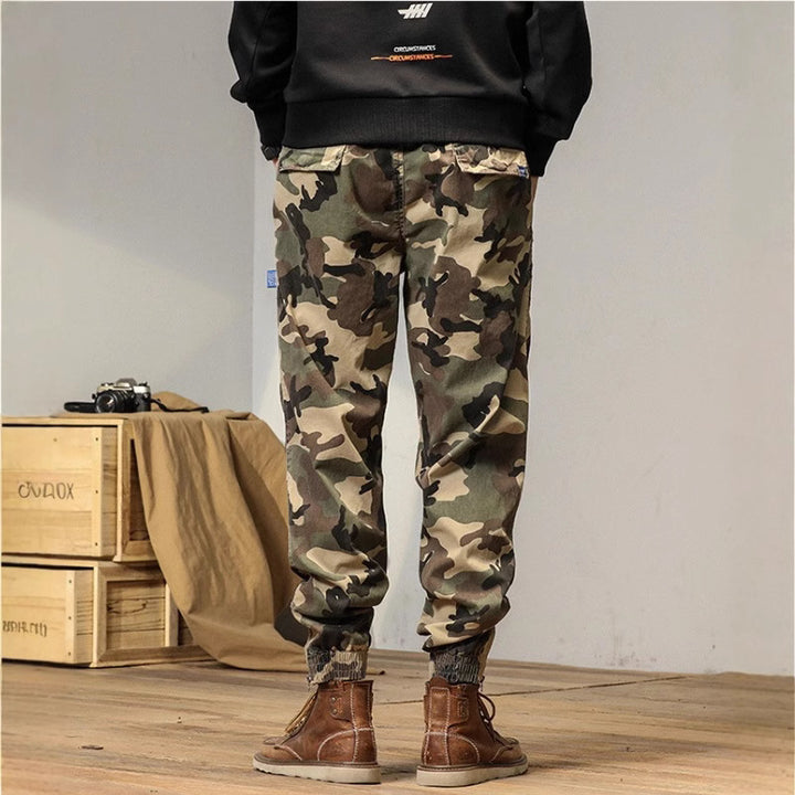 Herren Army‑Utility Cargo‑Jogger aus Baumwoll‑Twill mit aufgesetzten Klapptaschen und elastischen Bündchen Echo Archiv