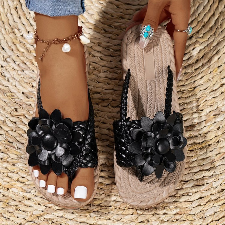 Damen Geflochtene Zehentrenner‑Sandalen mit XXL‑Blütenapplikation und gepolstertem Komfortfußbett – Sorelia