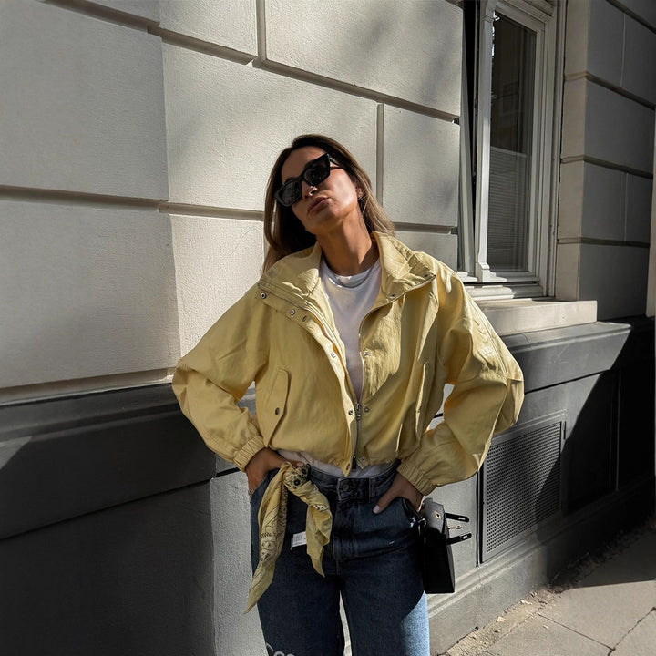 Damen Kurze Satinoptik-Bomberjacke mit Reißverschluss, Druckknöpfen & elastischen Bündchen Echoarchiv