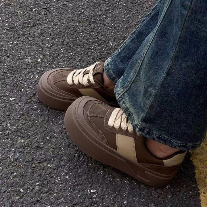 Damen Plateau Sneakers mit lässigem Retro-Design und weichem Obermaterial Echo Archiv