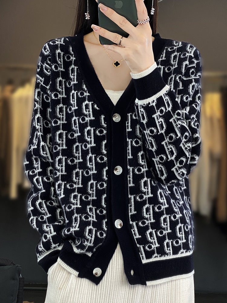 Damen Gemusterter Jacquard-Strickcardigan mit V-Ausschnitt und Perlmuttknöpfen Echoarchiv