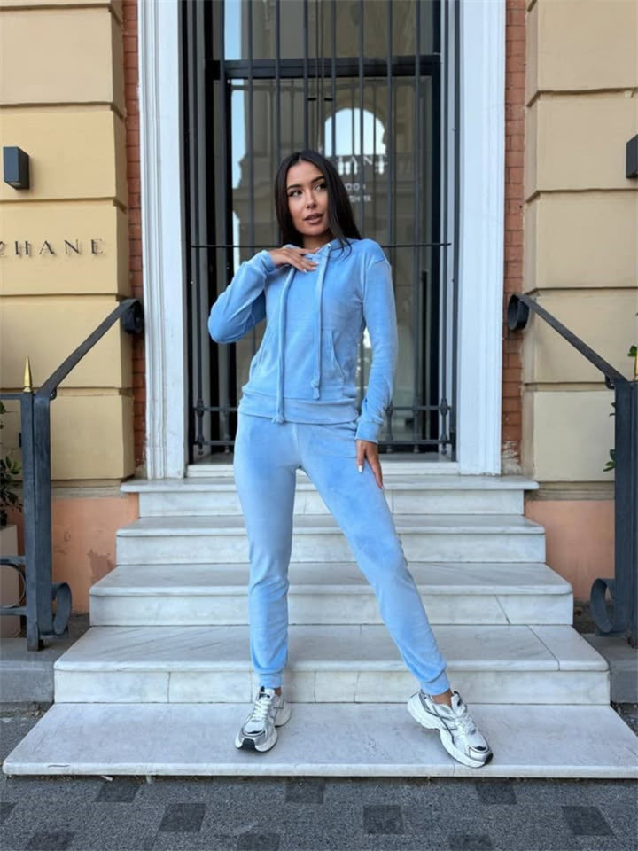 Damen weiches Velours-Lounge-Set mit Kapuzenpullover und tapered Jogginghose – Avérine