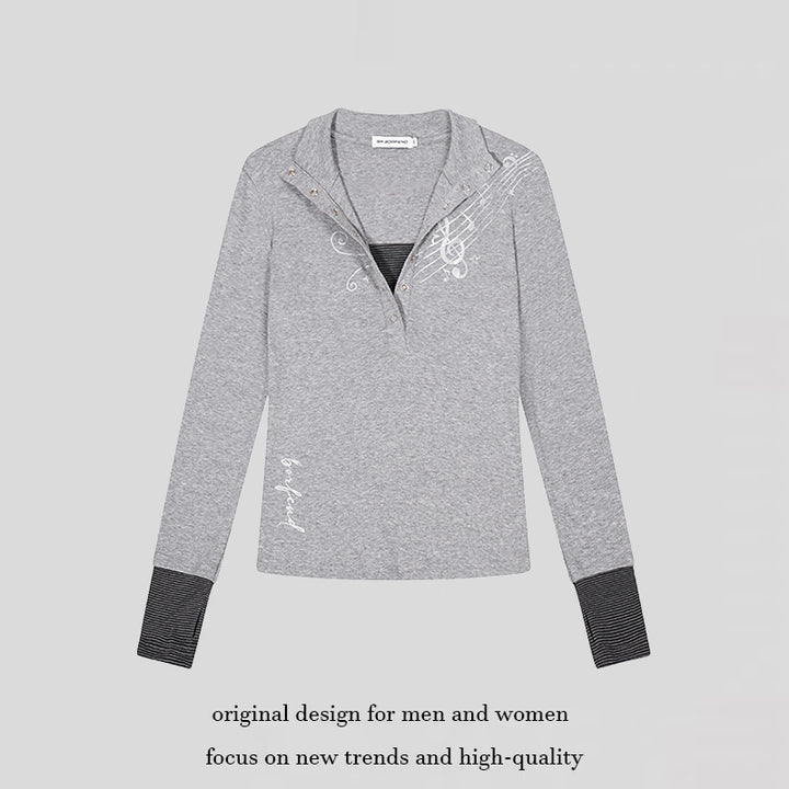 Damen Langarmshirt mit Henley-Knopfleiste, Kontrastbündchen und Notenprint Echoarchiv