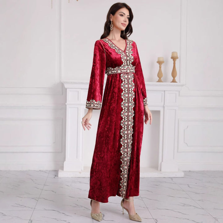 Damen Samt‑Maxikleid im Kaftanstil mit bestickter Mittelblende und Taillengürtel Echoarchiv