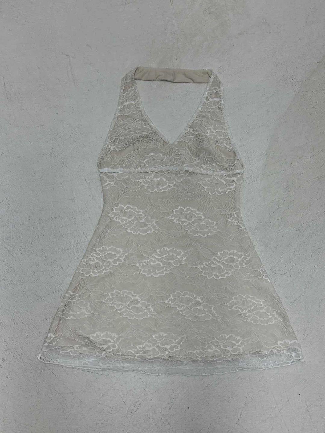 Damen Spitzenkleid mit V-Ausschnitt und elegantem Halterdesign Echo Archiv