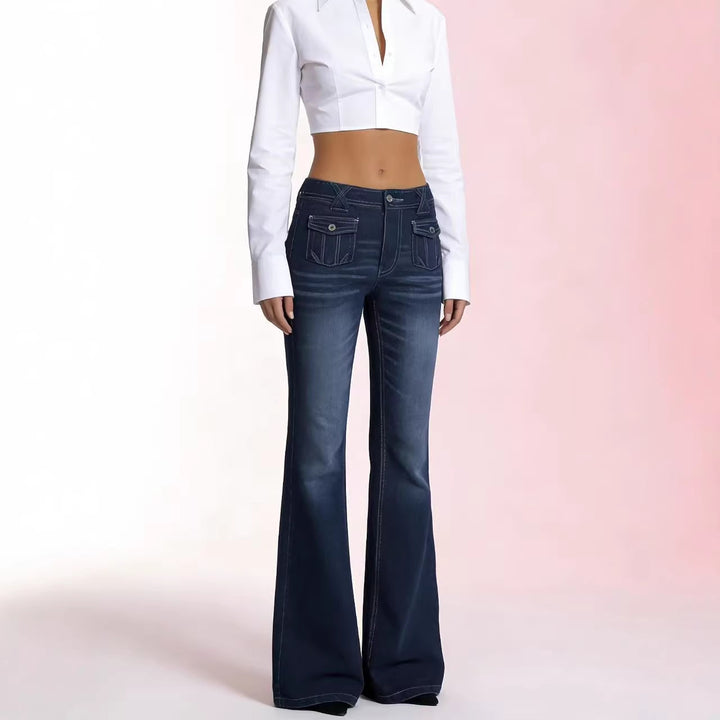 Damen nan High‑Waist Schlagjeans mit dekorativen aufgesetzten Fronttaschen und figurbetonter Oberschenkelpartie Echo Archiv