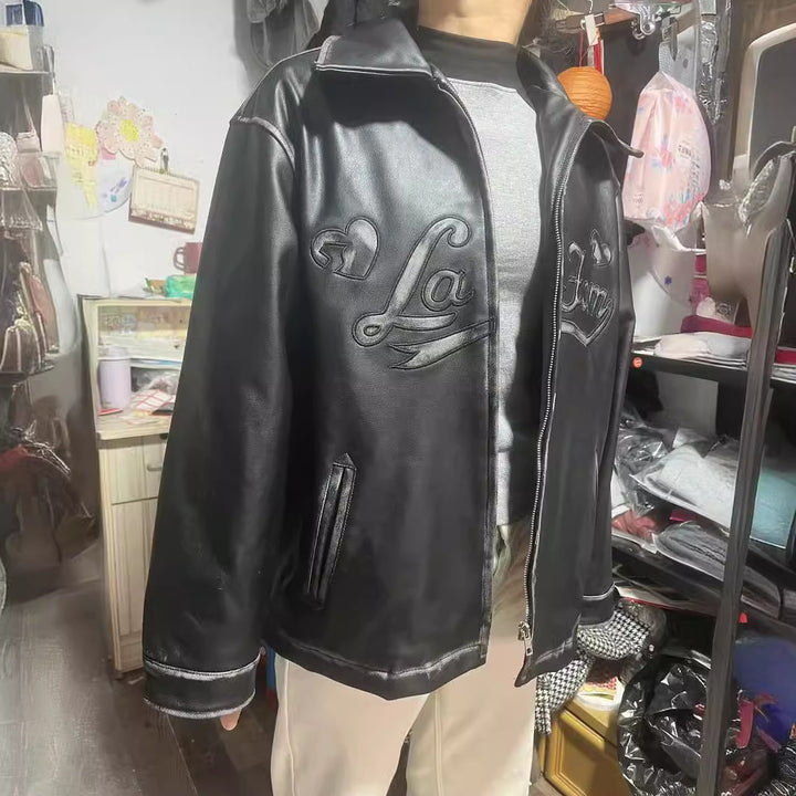 Damen nan oversized Kunstlederjacke mit Schalkragen und geprägter Logostickerei Echo Archiv