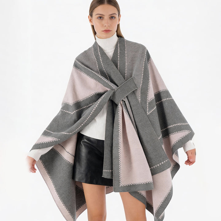 Damen Oversize-Cape aus Jacquard-Strick mit Bindeschlaufe Echo Archiv