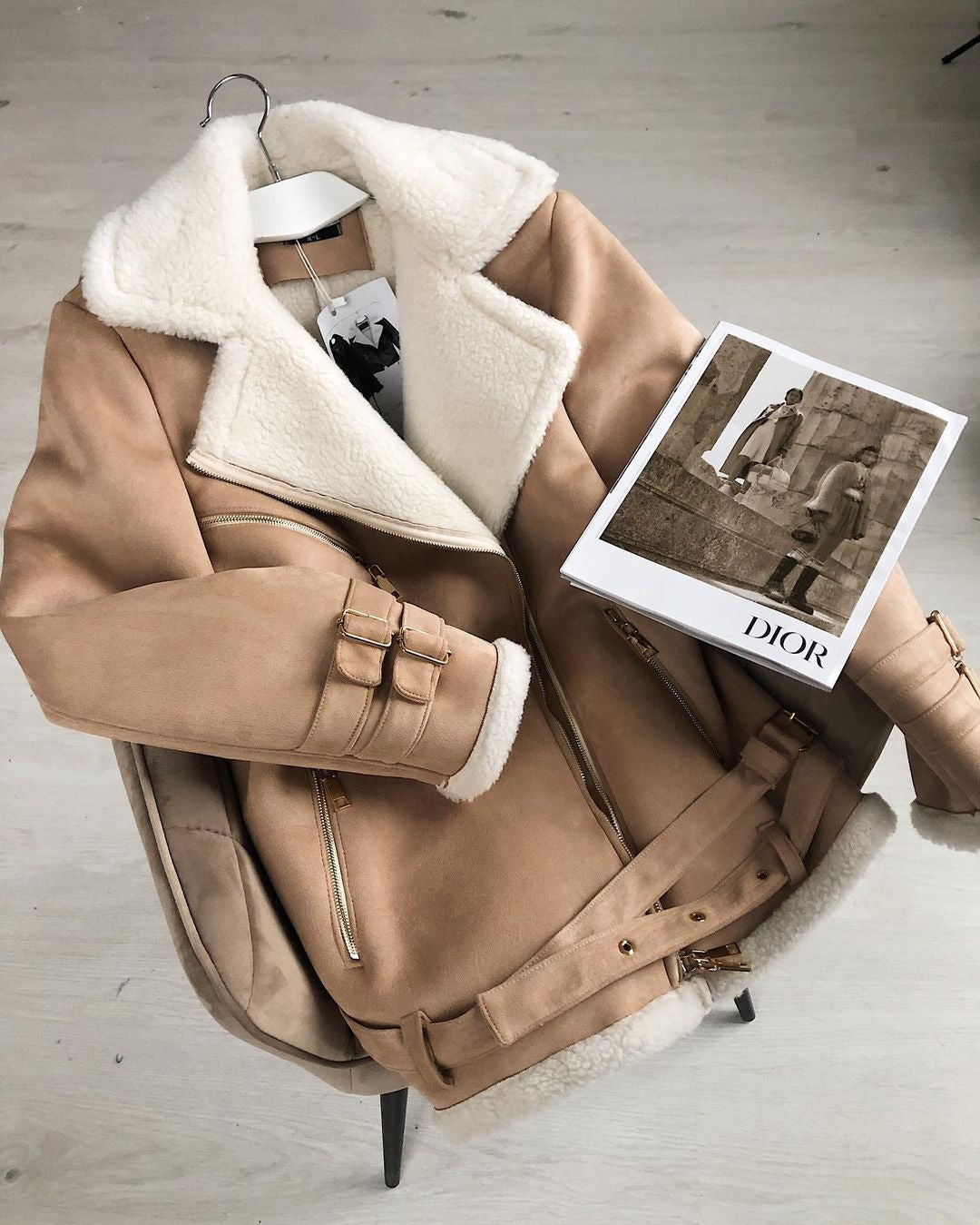 Damen Oversized Kunstleder-Fliegerjacke mit Teddyfell-Futter und Schnallen Echoarchiv