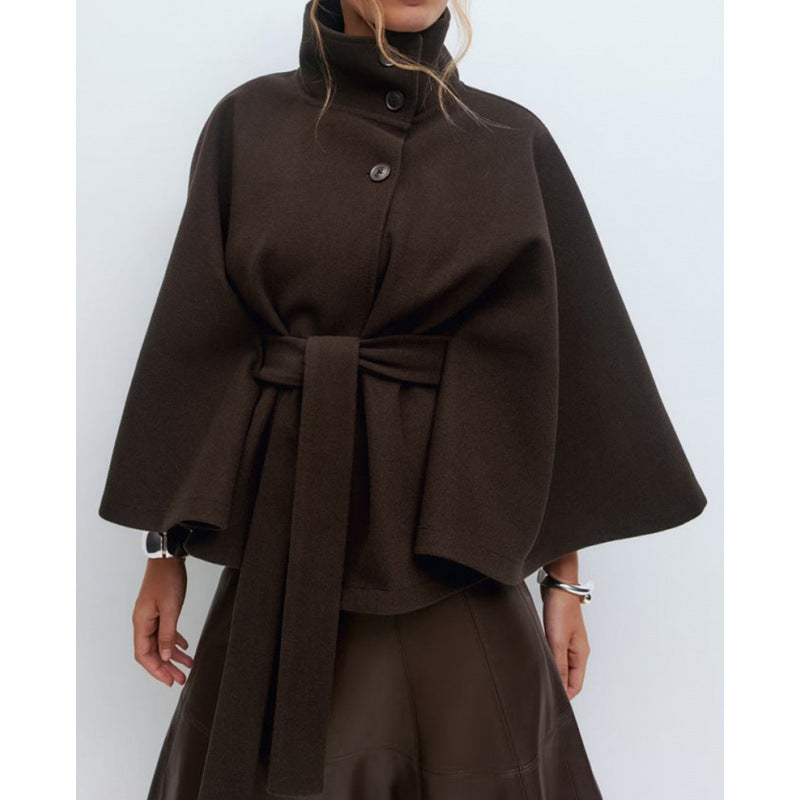 Damen Wollmantel im Cape‑Stil mit Stehkragen und Taillengürtel – Montévia