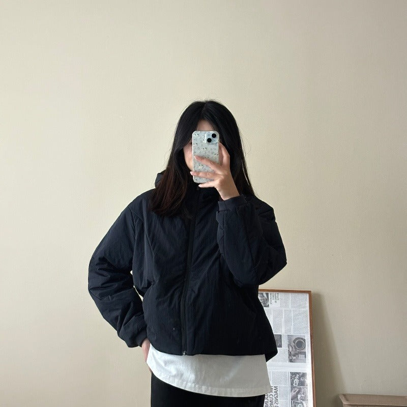 Damen Kurz geschnittene leichte Thermo-Kapuzenjacke mit Oversize-Silhouette Echoarchiv