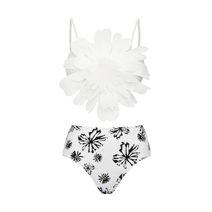 Damen Bikiniset mit besonderem Blumendekor und langem Wickelrock Echo Archiv