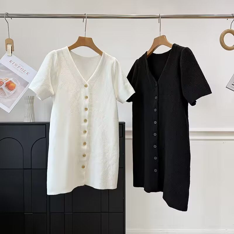 Damen Knopf-Down Kleid mit V-Ausschnitt und kurzen Ärmeln Echo Archiv