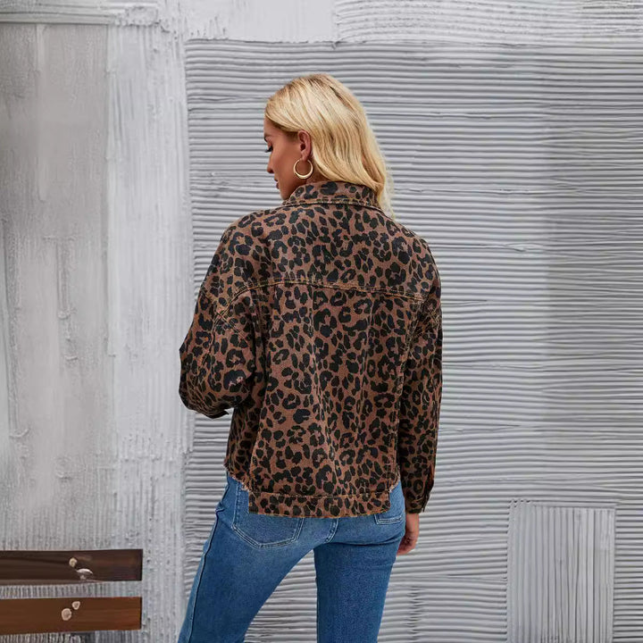 Damen Jeansjacke Im Angesagten Leo-Design mit Cooler Schnittführung und Lässigen Details Echoarchiv