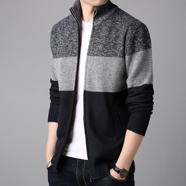 Herren Strickjacke mit hohem Kragen und praktischen Taschen Echoarchiv