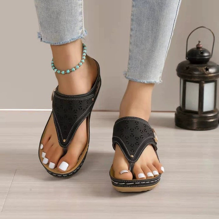 Damen Keil-Sandalen mit ergonomischer Fußbettung und verstellbarem Zehensteg – Sorelia