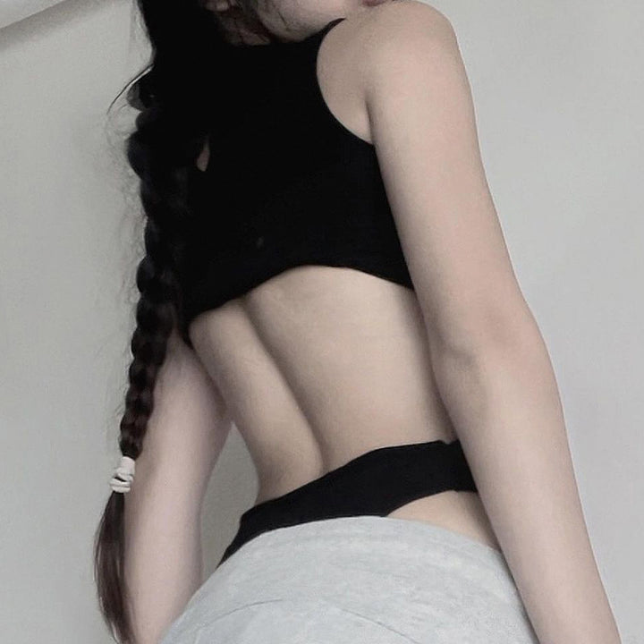 Damen Sportlicher Badeanzug mit hohem Kragen und raffiniertem Cut-Out Echo Archiv