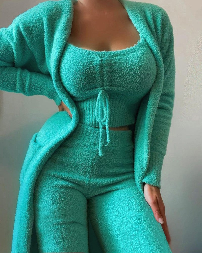 Damen nan luxuriöses Teddy-Fleece Lounge-Set mit Longcardigan, gerafftem Cropped-Bustier und Highwaist-Hose Echo Archiv