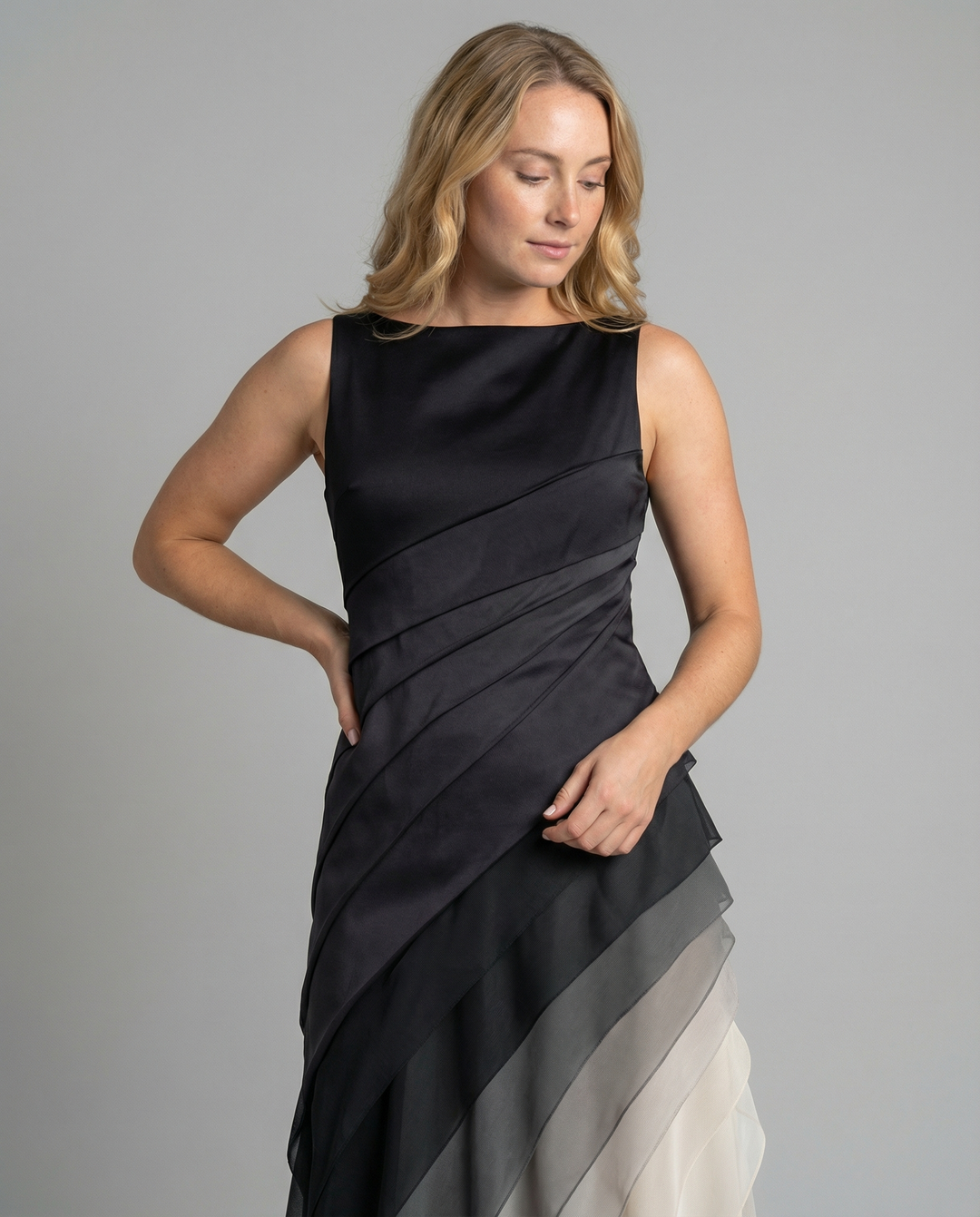 Damen Elegantes Kleid mit Figurbetonendem Schnitt & Ombre-Farbe | Echoarchiv