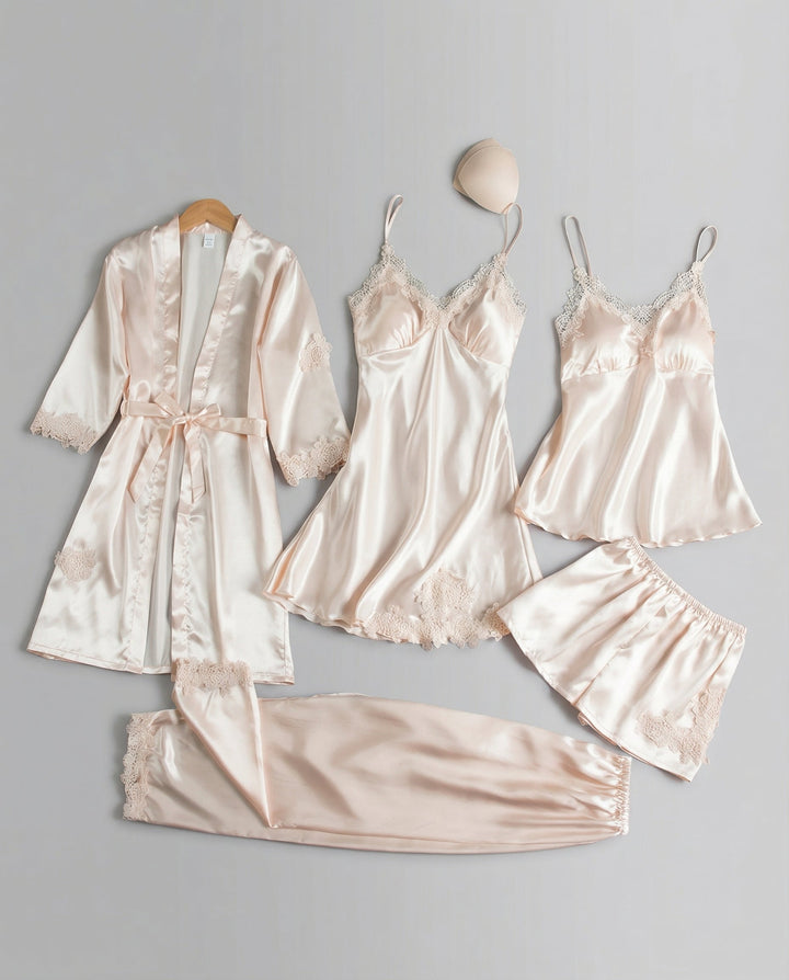 Luxuriöses Seiden Pyjama Set Damen | Echoarchiv
