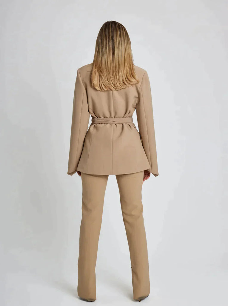 Eleganter Blazer mit Gürtel – Valéne