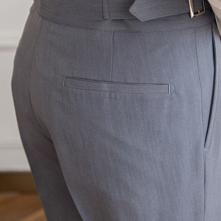 Echoarchiv Classic: Stilvolle Hose mit Schnalle