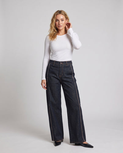 Damen Weitgeschnittene High‑Waist‑Denimhose mit dekorativer Außennaht Echo Archiv