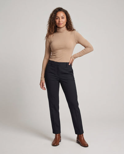 Damen Figurbetonter Feinstrick-Rollkragenpullover mit leichter Stretchqualität Echo Archiv