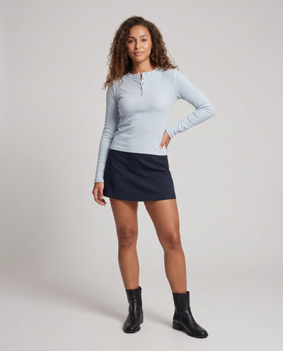 Damen Figurnahes geripptes Langarm‑Henleyshirt mit Stehkragen und Knopfleiste Echo Archiv