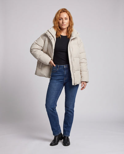 Damen Kurz-Pufferjacke mit hohem Stehkragen, asymmetrischem Reißverschluss und kastiger Oversize-Silhouette Echo Archiv