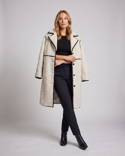 Damen Langer Teddyfleece-Mantel mit Reverskragen, Kontrastkanten und Knopfleiste Echo Archiv