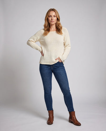 Damen Lockerer Grobstrick-Pullover mit Rundhalsausschnitt und Raw-Edge-Saum Echo Archiv