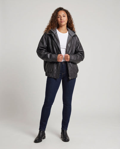 Damen Oversize-Biker-Lederjacke mit voluminösen Ärmeln und Kängurutaschen Echo Archiv