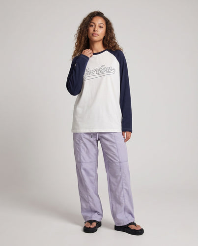 Damen Oversize-Raglan-Longsleeve mit sportivem Script-Print Echo Archiv