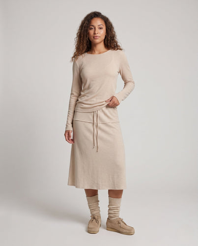 Damen Zweiteiliges Lounge-Set aus feinem Langarmshirt und hochtailliertem Midirock Echo Archiv